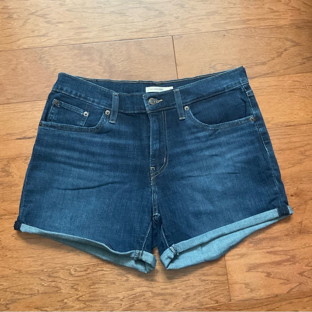 Levi Straus Dark Wash Cuffed Mid Rise Denim Shorts Size 31 Stretch Summer